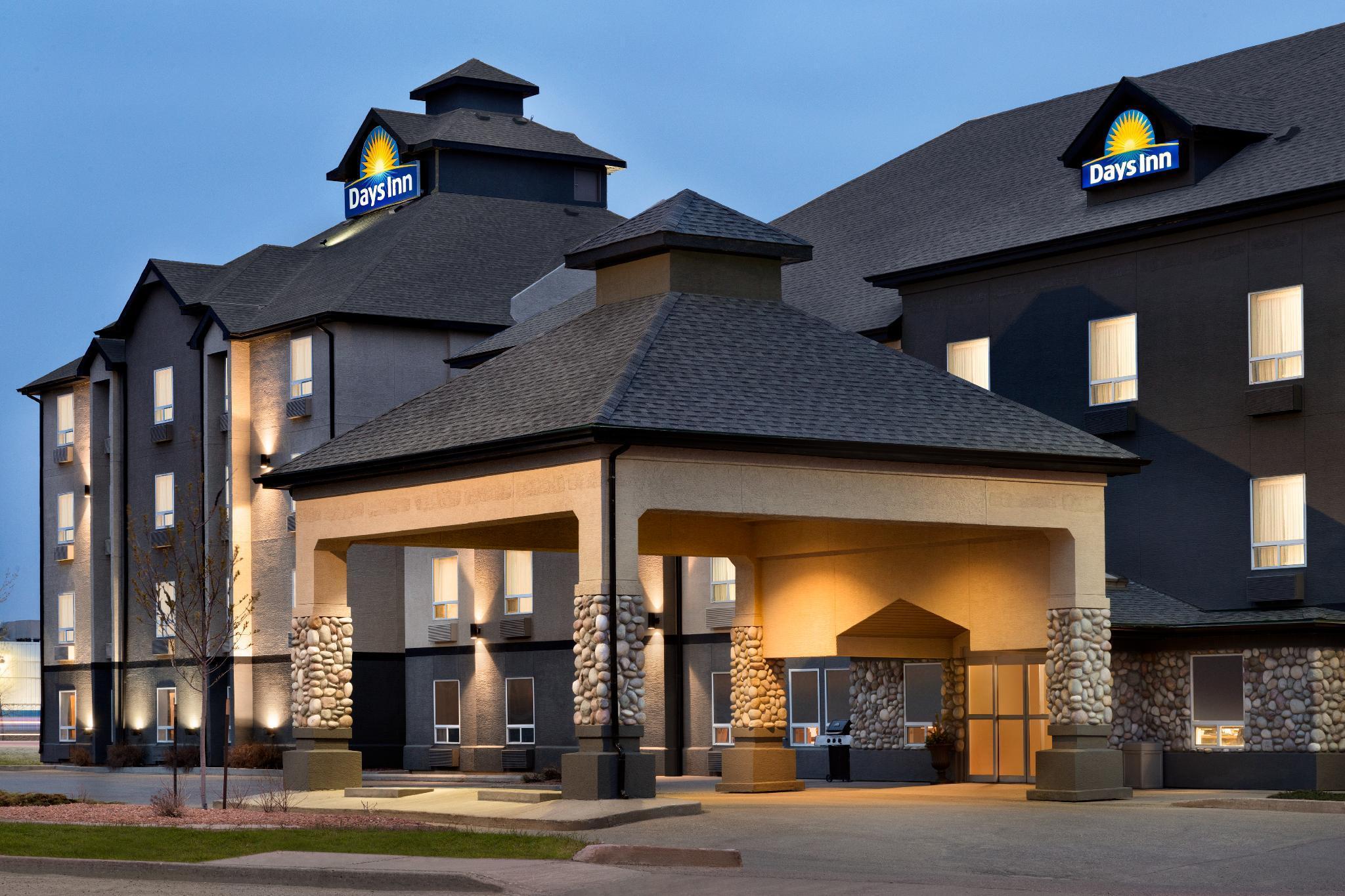 Days Inn By Wyndham Regina Exterior photo