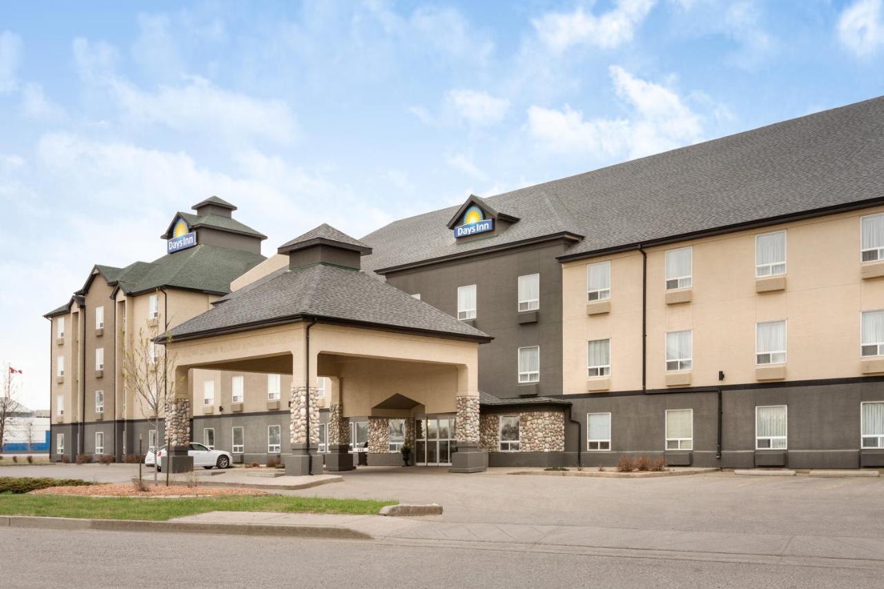 Days Inn By Wyndham Regina Exterior photo